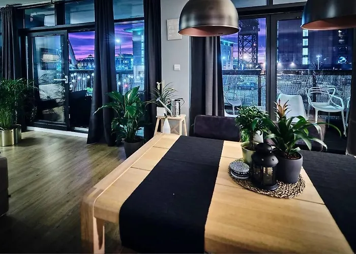 Glasgow, Finnieston Luxury 2 Bed With Parking, E-Check In, Hi-Fi